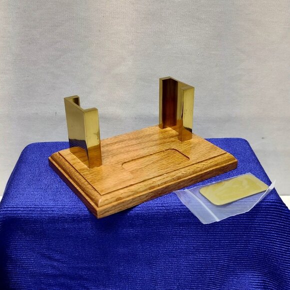 Olee Oak & Brass Business Card Holder Presentation Stand Display With Brass Name - Picture 1 of 11